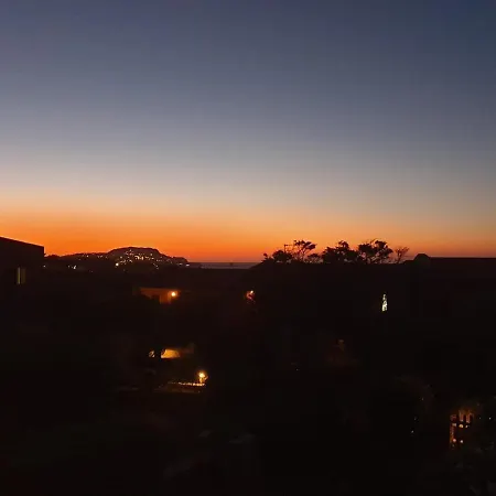 Rosso Lilu' Casa Con Vista Mozzafiato Sulla Pelosa Стинтино